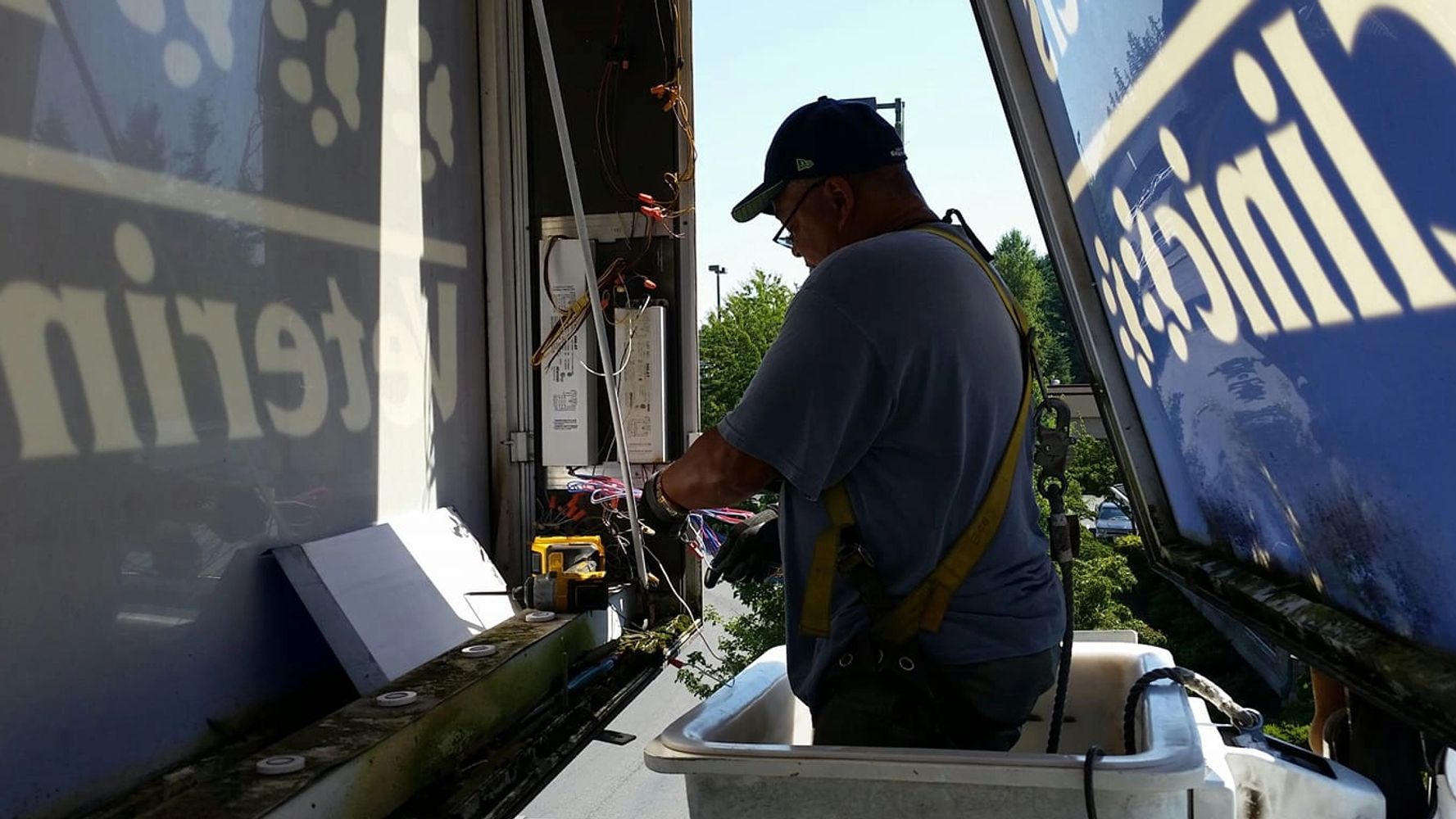 Low Cost Sign and Lighting Repair